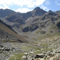 Sulzkogel, der Aufstiegsweg verläuft von unten in der Senke nach links und dann im Kar hinter dem Grat | 06.09.2008 | 14:40 Uhr