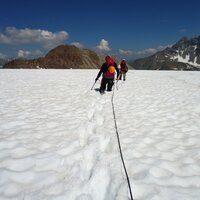 Löcher in den Schnee treten | 03.07.2010 | 11:42 Uhr