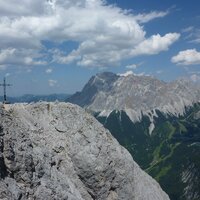 Ehrwalder Sonnenspitze vor Zugspitze | 12.07.2011 | 14:30 Uhr