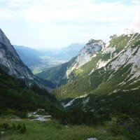 Blick aus Matheisenkar und Höllental nach Garmisch | 18.08.2011 | 17:29 Uhr