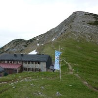 Weilheimer Haus vor Krottenkopf | 07.06.2012 | 13:44 Uhr