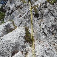 erste Abseilstelle - links oder rechts der Mitte abklettern | 29.07.2016 | 12:36 Uhr