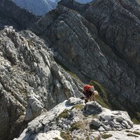 Abstieg in die Scharte mit kleinem Turm links, dann wieder hoch zum Grat | 13.09.2020 | 12:53 Uhr