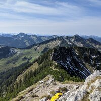 Untere Firstalm vor Bodenschneid. Hinten Plankenstein und Risserkogel. | 01.10.2020 | 12:25 Uhr