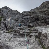 Bruno legt Hand an den steilen Aufschwung der ersten Seillänge | 20.06.2021 | 10:40 Uhr