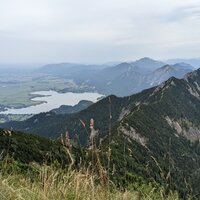 Blick zurück zu Kochelsee und Herzogstand | 23.07.2022 | 12:14 Uhr