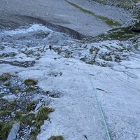 Bruno macht sich bereit für die ersten beiden Seillängen (5a und 5c) | 01.08.2022 |  9:09 Uhr