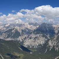 Nordseitiges Panorama von der Hinteren Bachofenspitze | 11.08.2022 | 13:00 Uhr