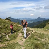 Nina, Ava und Bruno über der Oberwiesalm | 03.09.2022 | 13:38 Uhr