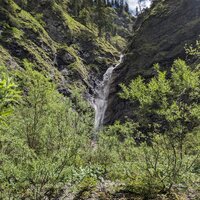 Einer von vielen Wasserfällen | 30.05.2024 | 13:02 Uhr